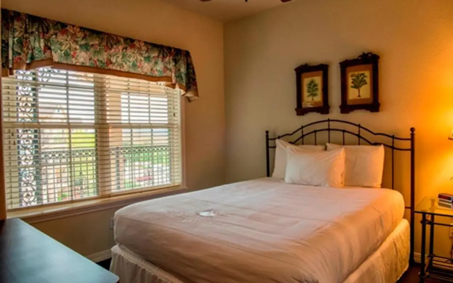 French Quarter Resort by Coolvacay