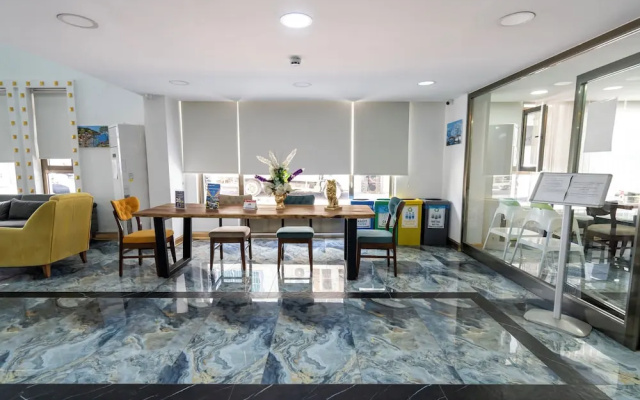 Piyes Otel