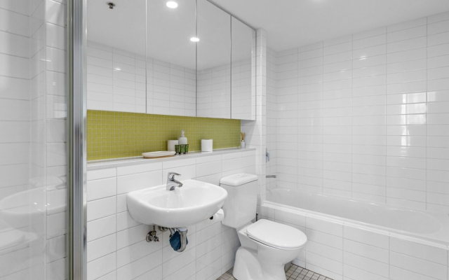 Stylish 2-bed With Terrace, 3-min Walk to Beach
