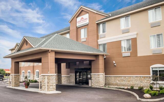 Отель Hawthorn Suites by Wyndham Columbus West вид на фасад