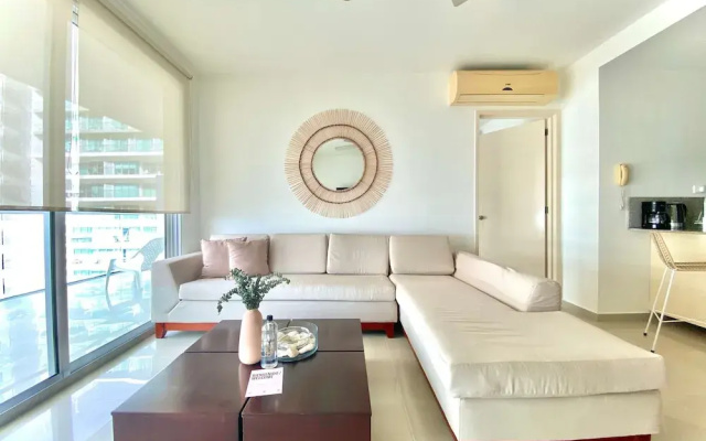 w Impeccable 2BR w Charming Balcony in CTG