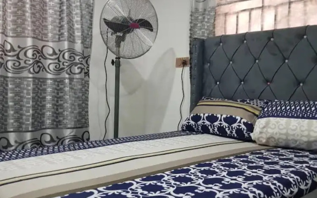 Lagos - 1bed - Sleeps 2 - Aircon - Free Parking