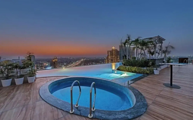 Skyline luxury in pink city
