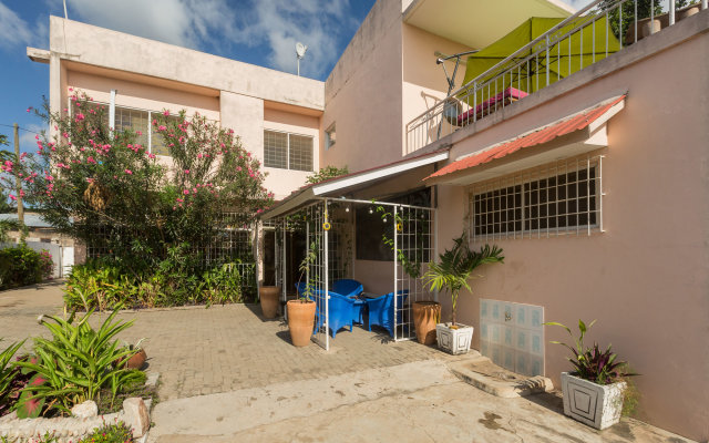 Agoo Hostel in Accra, Ghana from 61$, photos, reviews - zenhotels.com hotel front