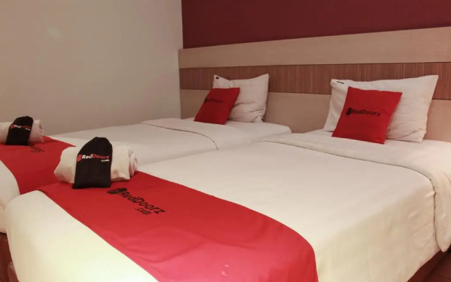 RedDoorz Plus near Bandung Station 2