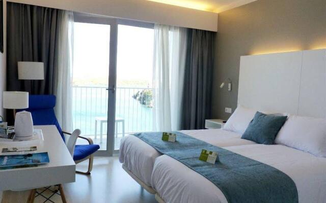 Hotel Artiem Carlos III комната для гостей