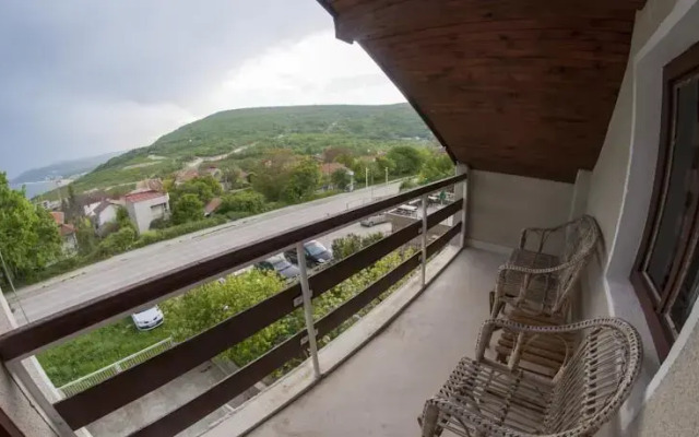 Sluncho Guest House