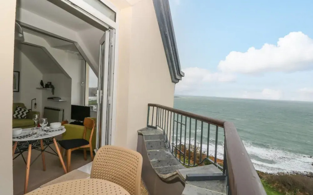 Headland Apt 17