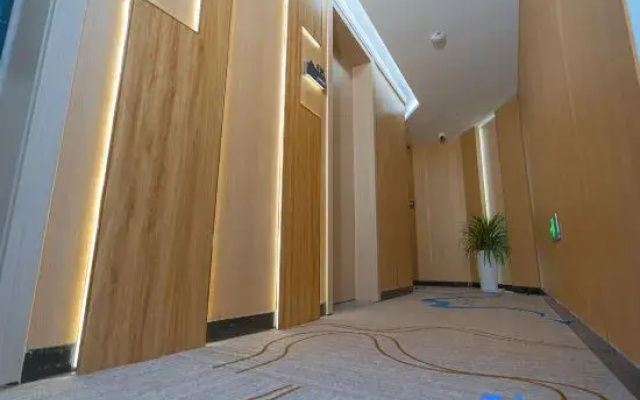 Zhiai Future Hotel (Hefei High-Speed Railway South Station Lei Street)