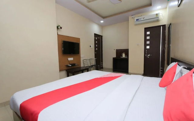 OYO 48533 Hotel Aarna Palace