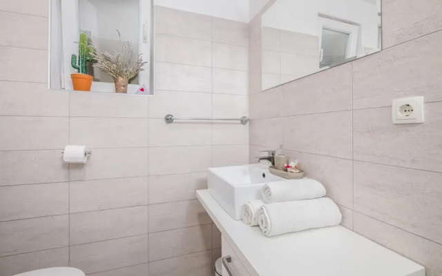 Amazing Apartment in Vrbnik With 1 Bedrooms and Wifi