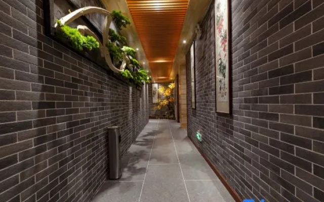Remote Mountain Hotel Lianzhou