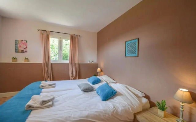 Elegant Domaine Stay in Dordogne
