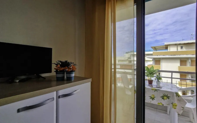 Modern Flat With Terrace Near the Sea-beahost