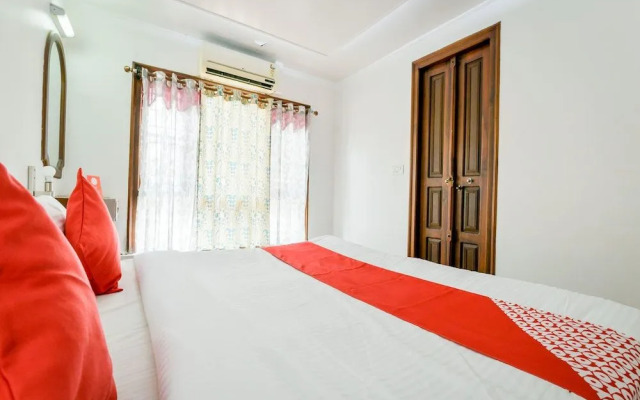 OYO 13589 HouseBoat My Trip Deluxe 4 BHK Private