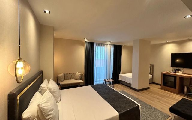 Ayatoure Hotel