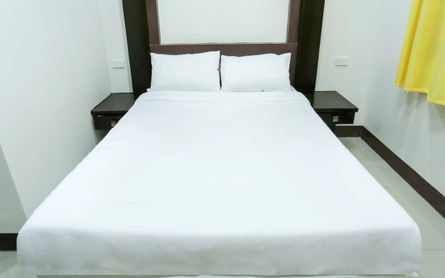 Jrja Suites by OYO Rooms
