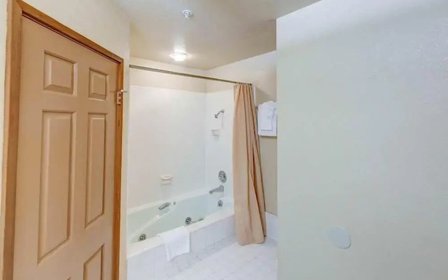 Aspen Creek 204 - Three Bedroom Condo