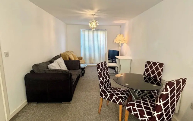 2 Bed Wolverhampton Apartment-sleeps 5