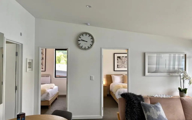 'LakeLife' Lake Front Apartment