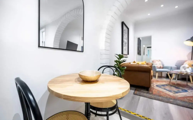 Contemporary 2-bed House in Trendy Enmore