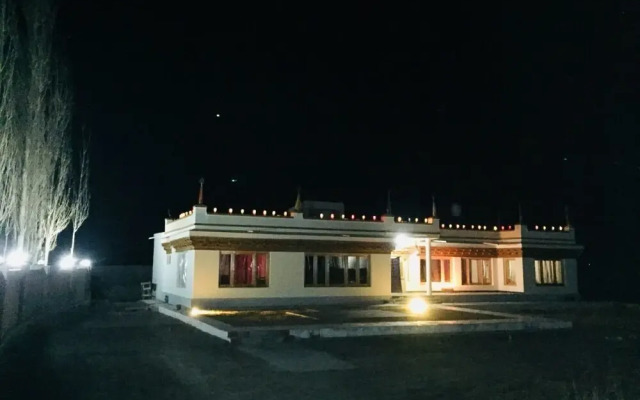 Chakshi Guest House
