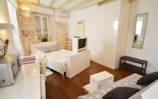 Lavanda - Casale Studios