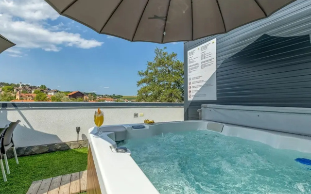Rooftop Home With Whirlpool & Sauna