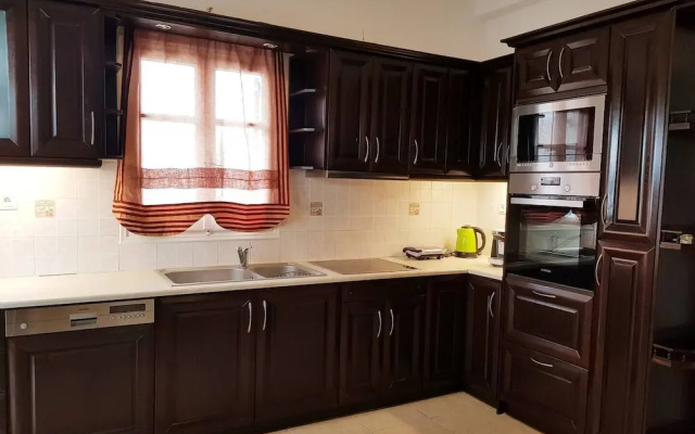 Antonis House