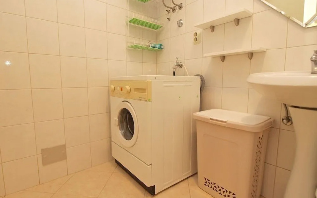 Apartment 21