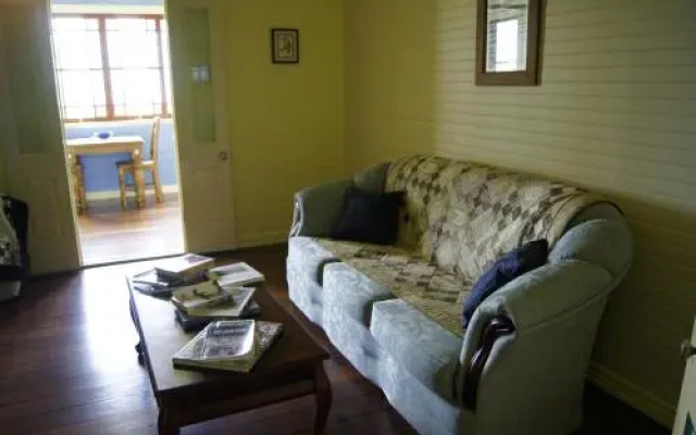 Feathers Home Stay
