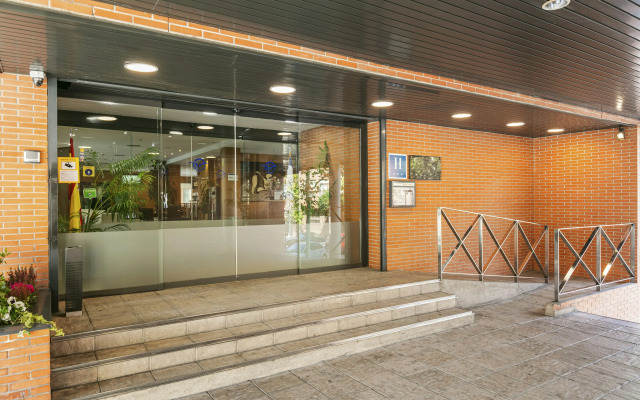 Отель Sercotel de los Reyes
