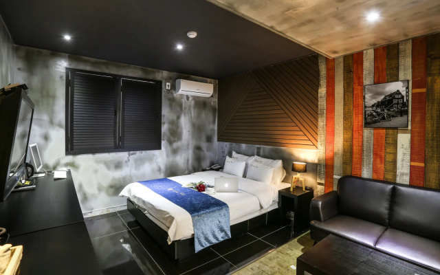 Hotel 99
