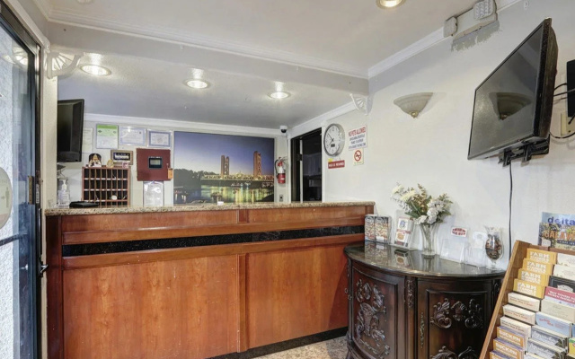 Crossroads Inn - Downtown Sacramento