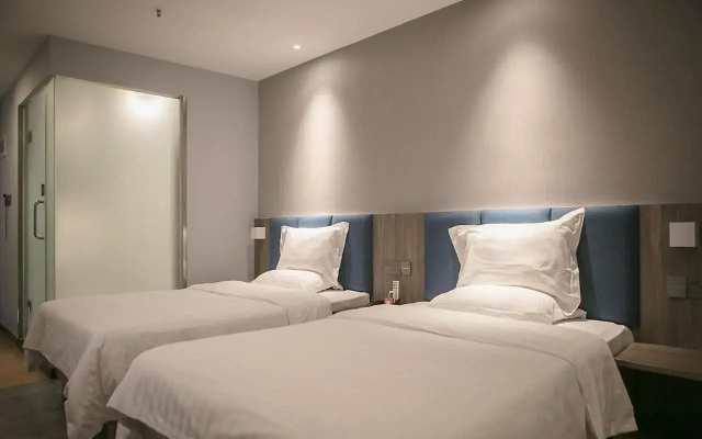 7 Premium Hotel( Zhuzilin Subway Station )