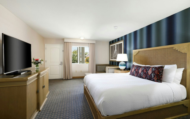 Spyglass Inn