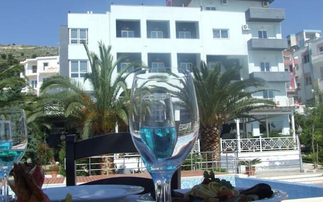 Hotel Grand Saranda вид на фасад