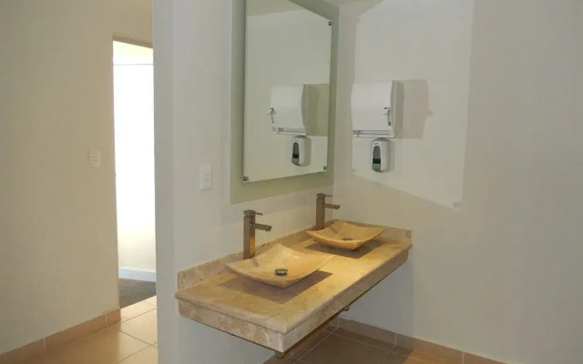 Roma, Suites & Business Center