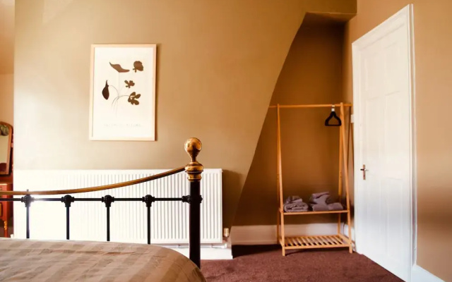 Boutique Apartment - Sleeps 6 & Free Parking
