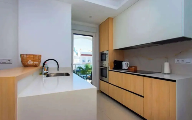 Sunset Paradise - Sleeps 4, Pool, Terrace & Views