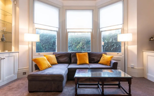 Luxury Private Studio Spacious Stylish Mezzanine