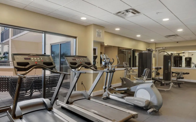 Across From The Beach! Near Pier Park & Dining! Sleeps 6! 2 BR / 2 BA!