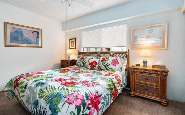 Kona Plaza#402
