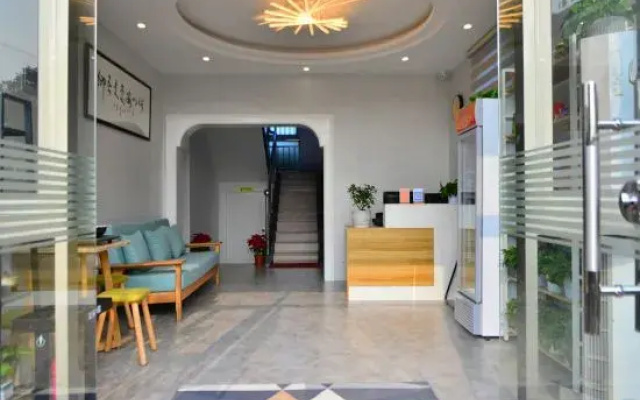 YoLo Inn