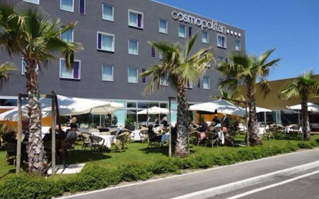 Отель Cosmopolitan Hotel Италия, Чивитанова-Марке - отзывы, цены и фото номеров - забронировать отель Cosmopolitan Hotel онлайн вид на фасад