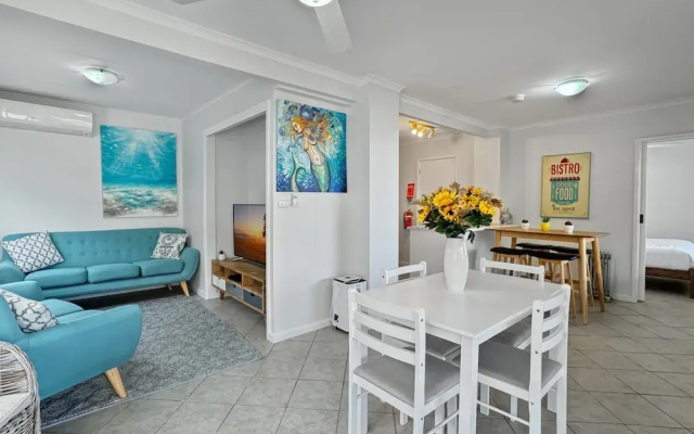 Oceanfront 4-bed Haven With BBQ & Alfresco Dining