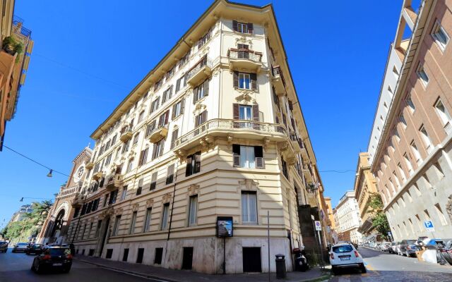Отель Amazing Suite Via Veneto вид на фасад