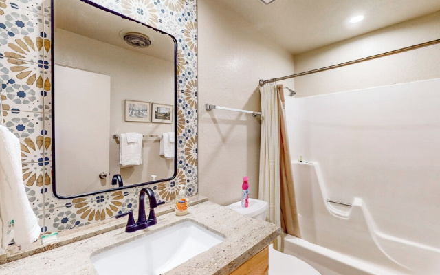 3BR Condo w/ Fire Pit & Full Kitchen
