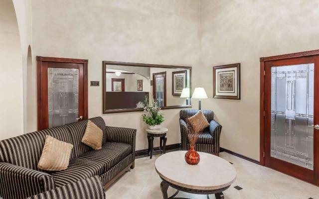 Holiday Inn Express Anaheim West by IHG