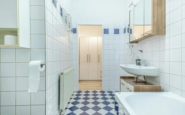 Modern 1BR With 1LR Long Stay in Vienna